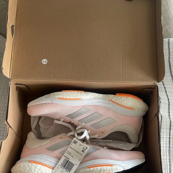 NIB. Adidas Women's Solar Glide 5 White/Silver/ Lite Pink Size 9 - Picture 13 of 14
